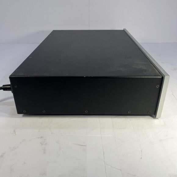 Vidikron VHF-VP6500 Digital Video Controller/Processor 50-60 Hz W/ Power Cord - Picture 10 of 13